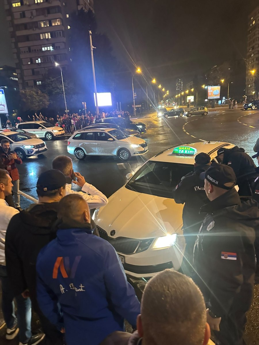 Policija na mestu incidenta kod Opštine Novi Beograd